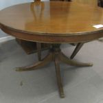 520 2119 DINING TABLE